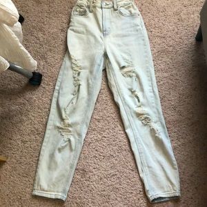 High rise Wild Fable ripped mom jeans. Size 00 with built in elastic waist band.